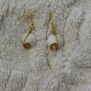 Elegant Gold and Cream handmade Earring